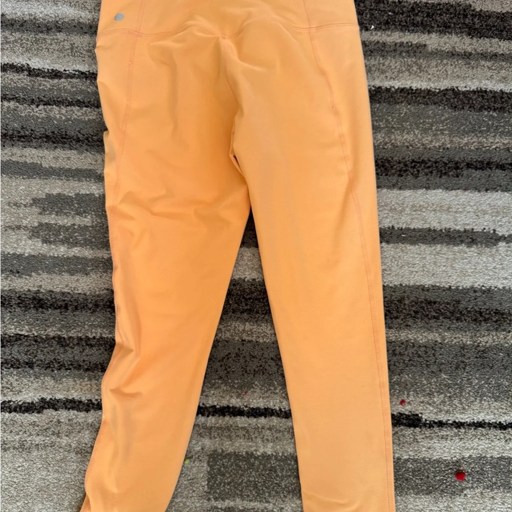 Zella orange‎ Capri’s size medium